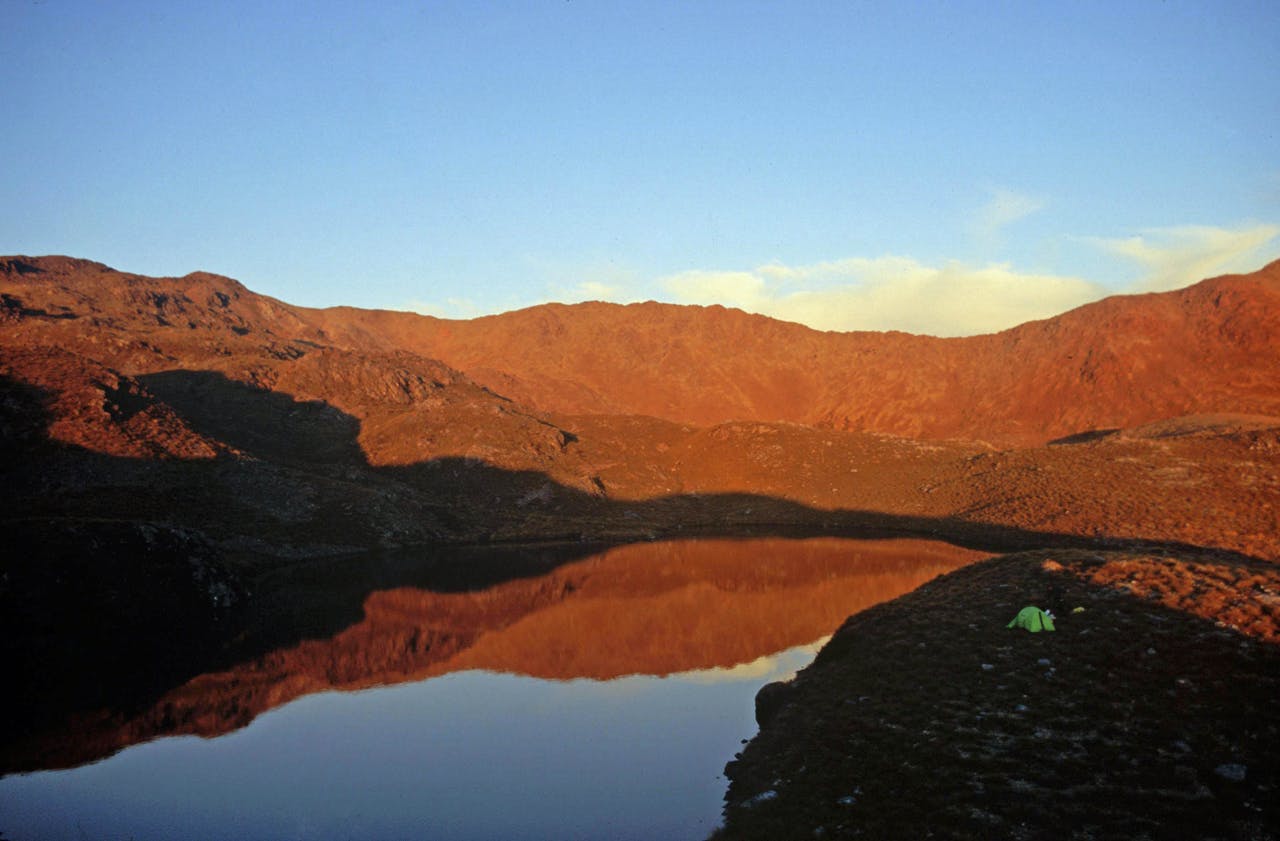 Camping beneath the Red Hills Range. Photo: Richard Davies