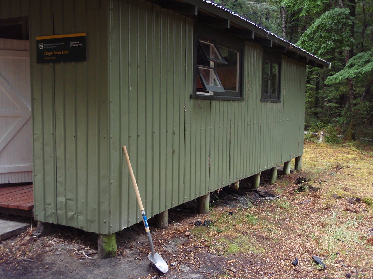 The burnt area beneath Hope Arm Hut. Photo: Craig Good, DOC