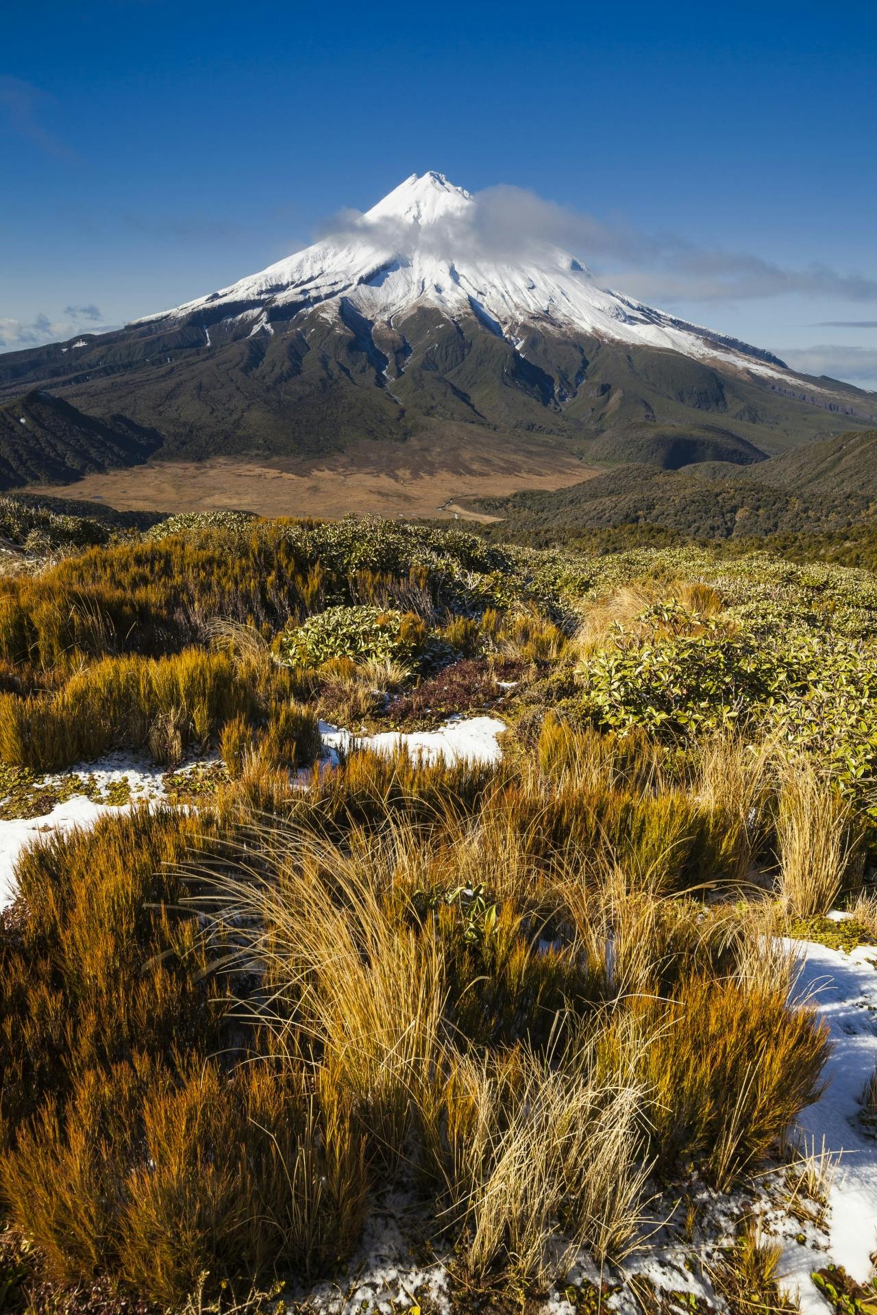Views From Pouakai Range are arguably better than on the Tongariro northan circuit