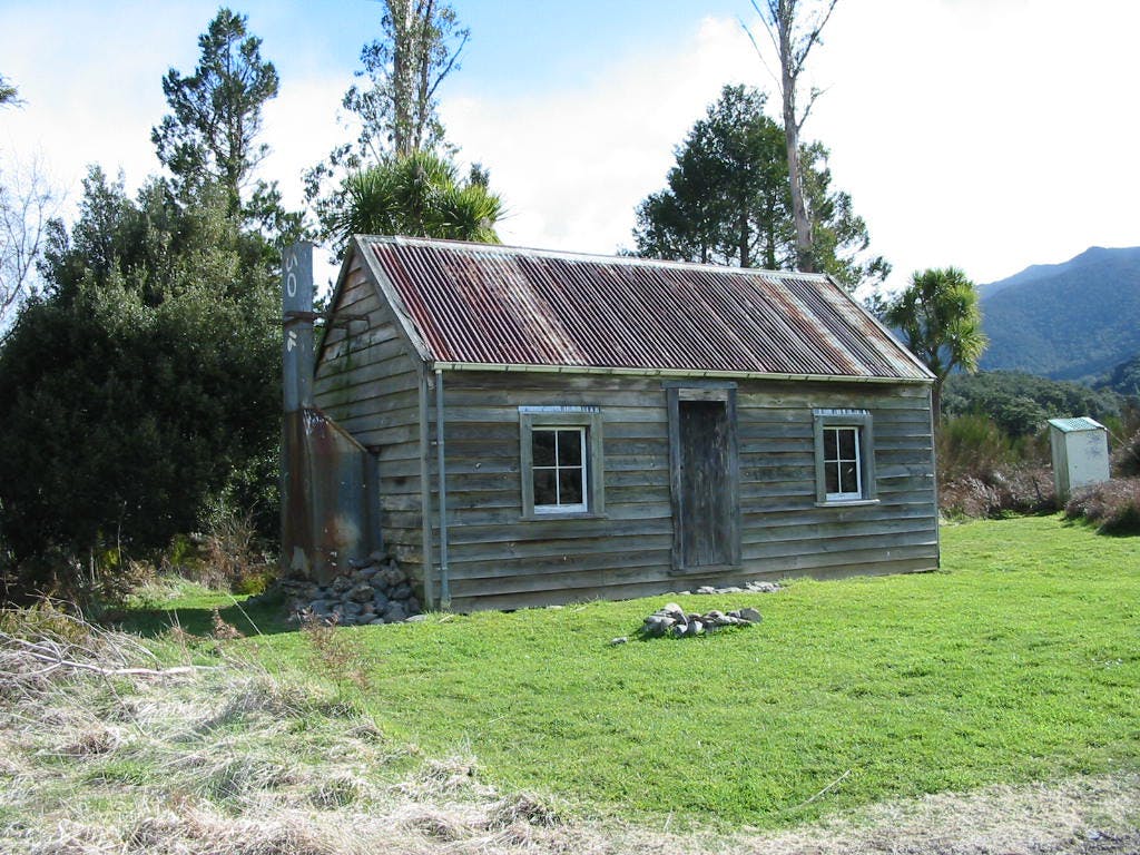 Built in 1864, Ellis Hut is the oldest surviving hut in the Ruahines. Photo: DOC