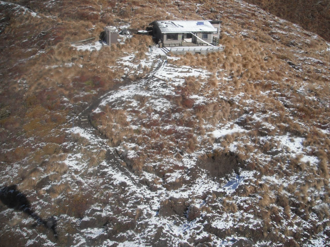 Katetahi Hut was destroyed in a volcanic eruption and will not be replaced.