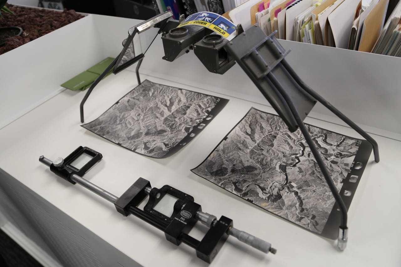 A stereoscope shows a three-dimensional model of aerial photographs.