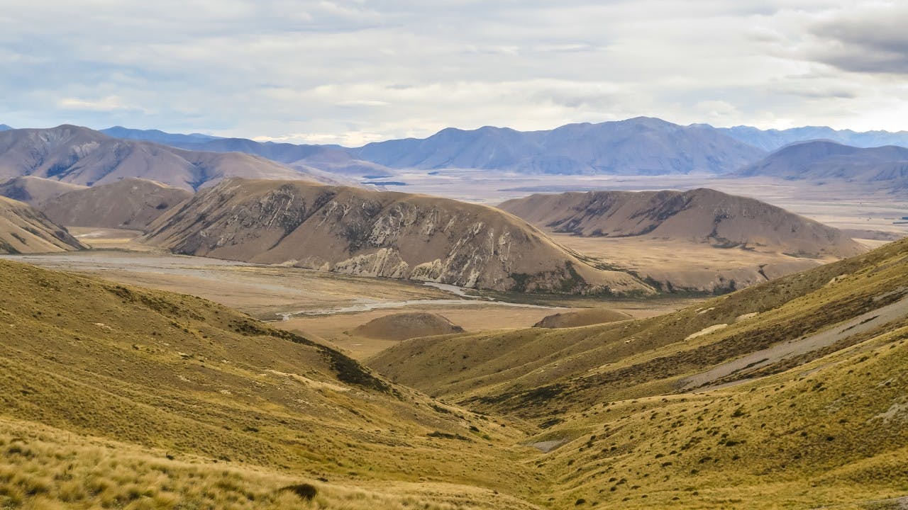 Dry hills rise above the flats of Lake Heron basin on the way to Double Hut