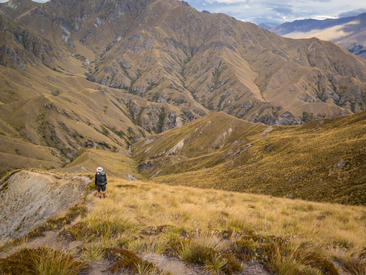 A steep descent on the Motatapu Track