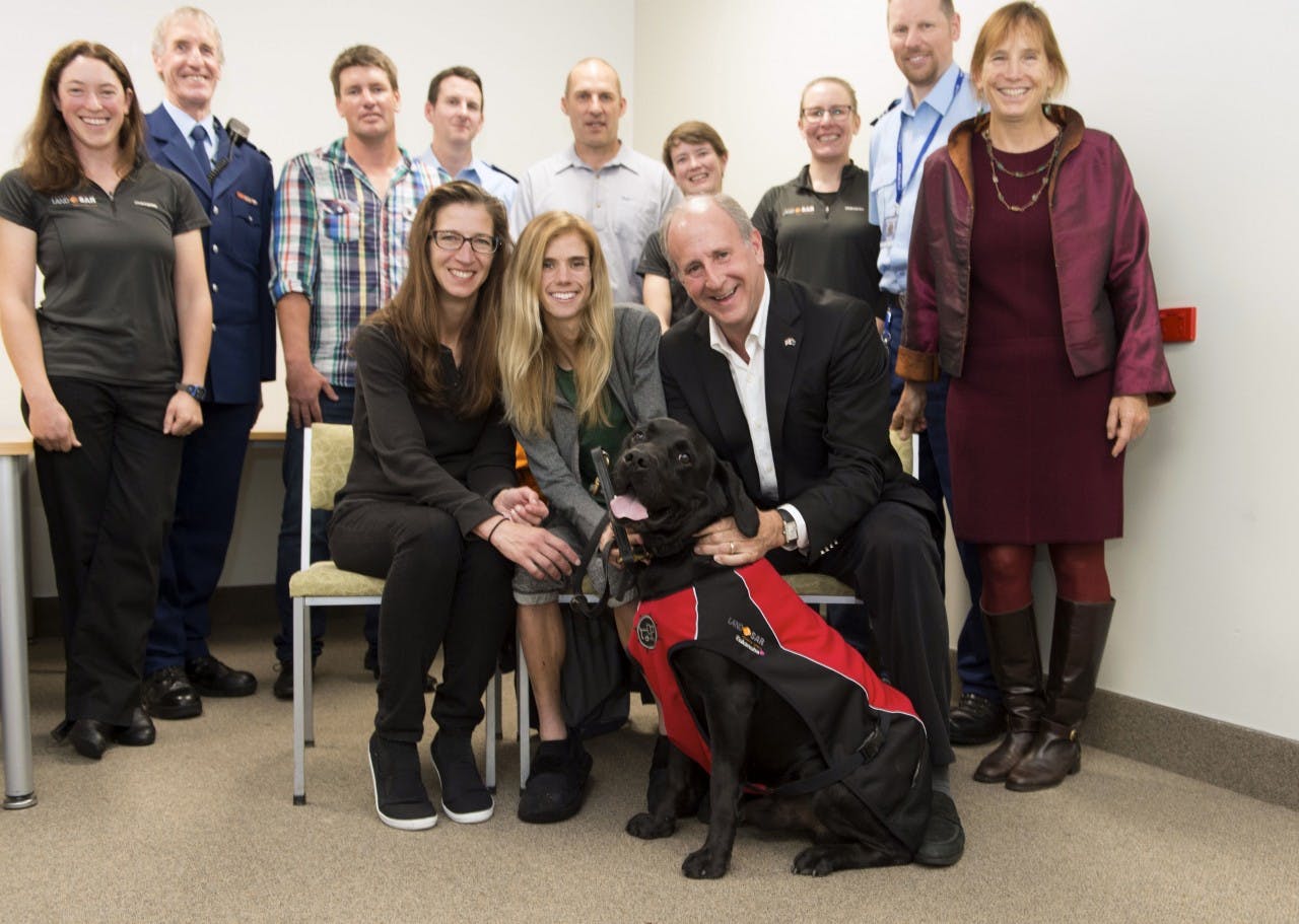 Rachel Lloyd with members of the search and rescue teams and the US Embassy, visiting her in hospital
