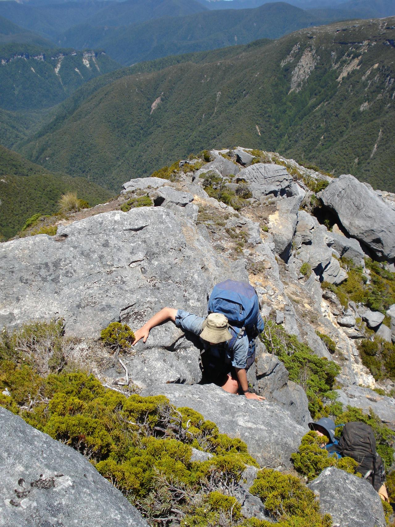 Ascending the spur onto the Garibaldi plateau. Photo: Hannah McGregor