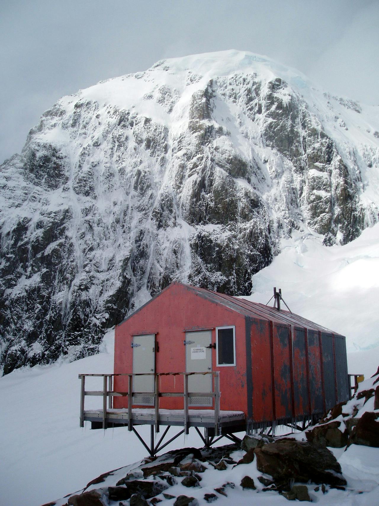 Empress Hut, Aoraki/Mt Cook National Park. Photo: Alison and Paul Stevenson