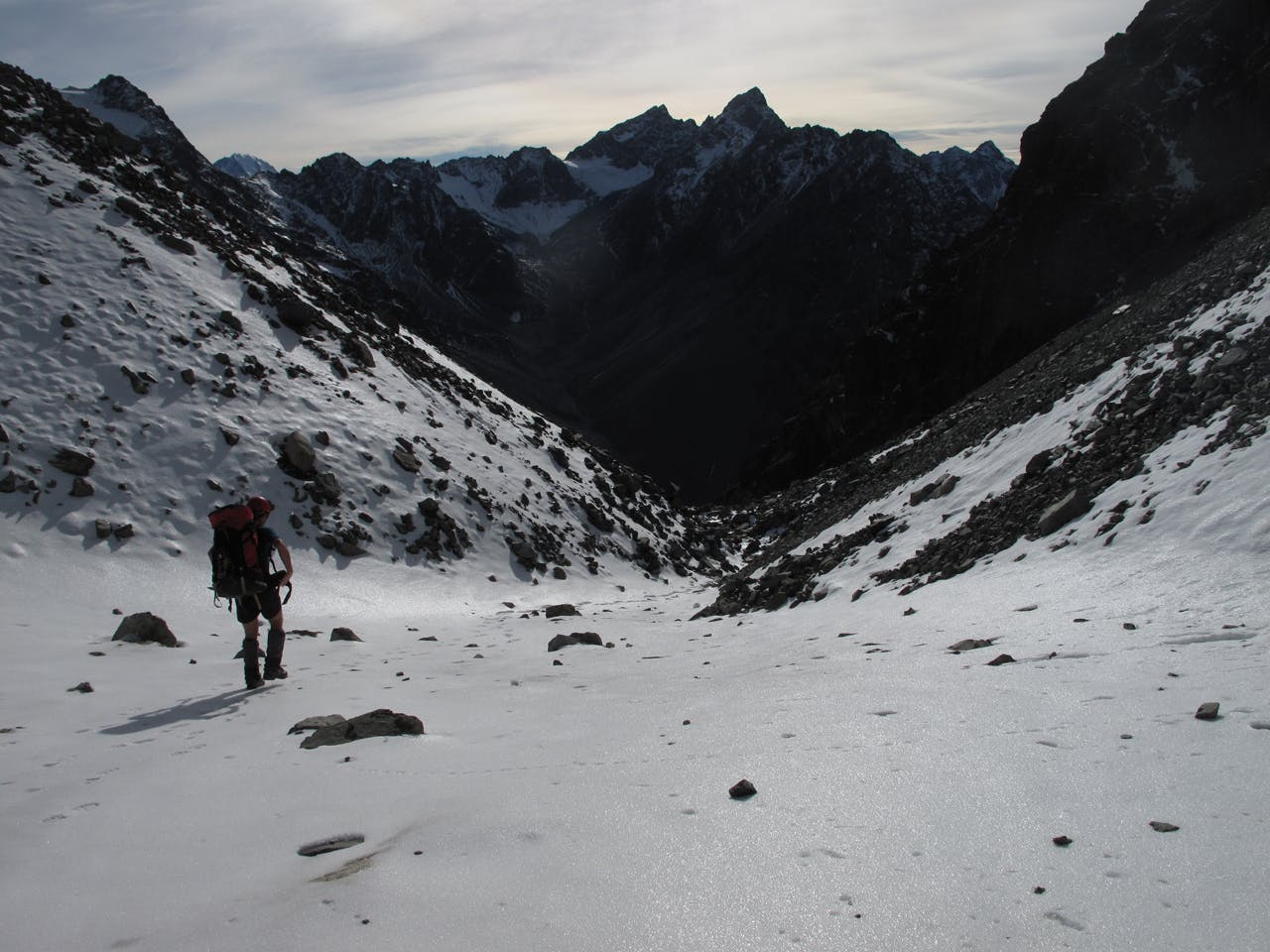 Descending to Pinnacle Stream, Aoraki/Mt Cook National Park. Photo: Richard Davies