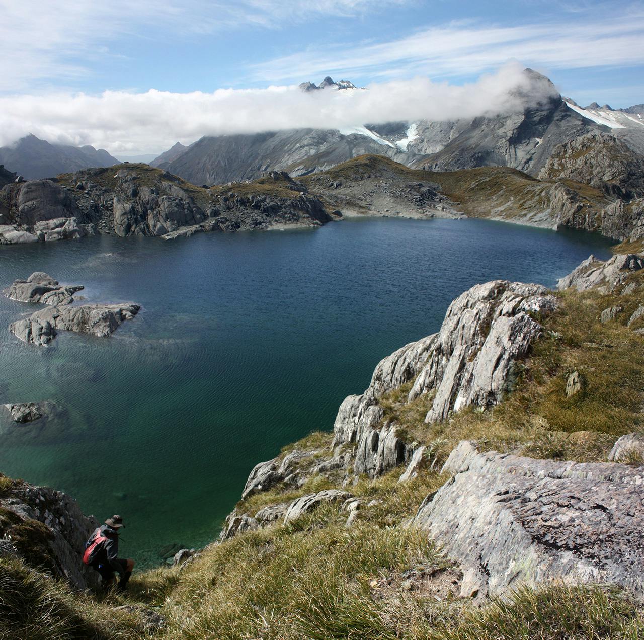 A detour to the aquamarine Lake Nerine. Photo: David Bonham