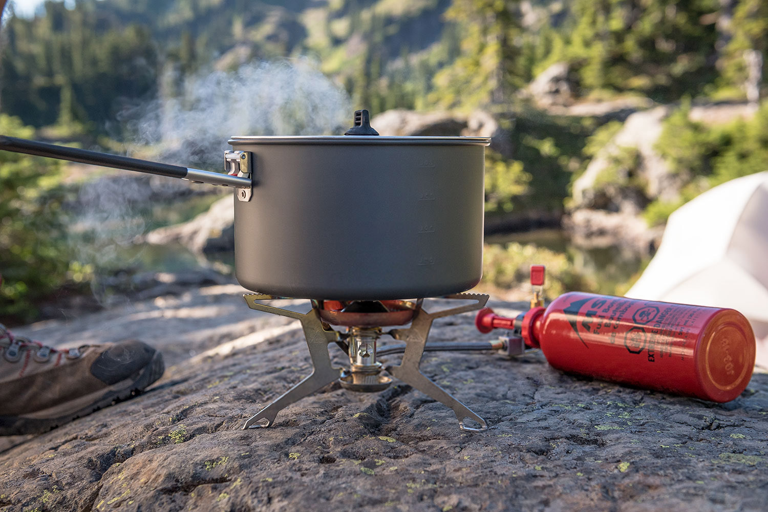 Msr whisperlite universal canister hotsell and liquid fuel stove